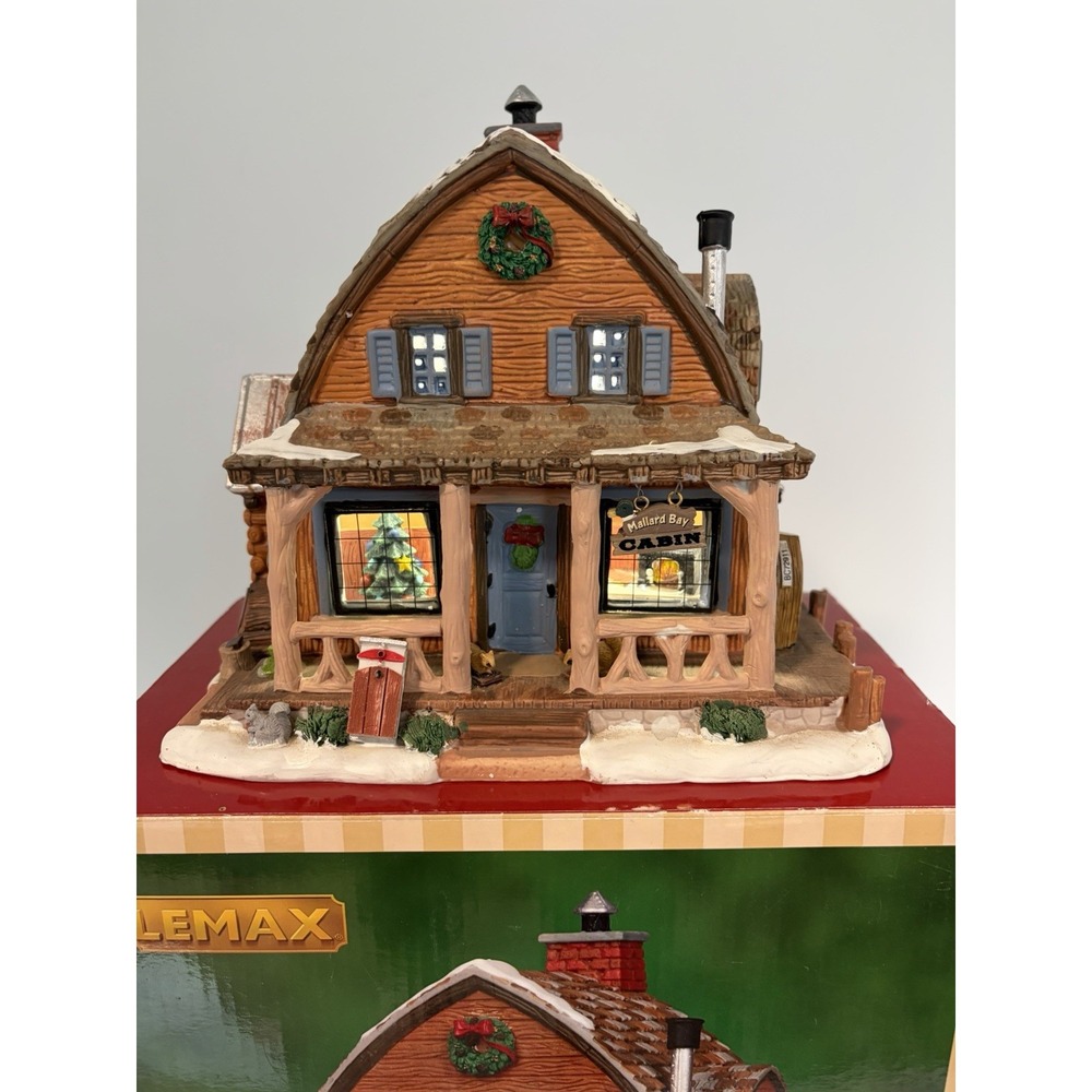 Lemax 2011 Mallard Bay Cabin with Accessory Figurine and Box RETIRED